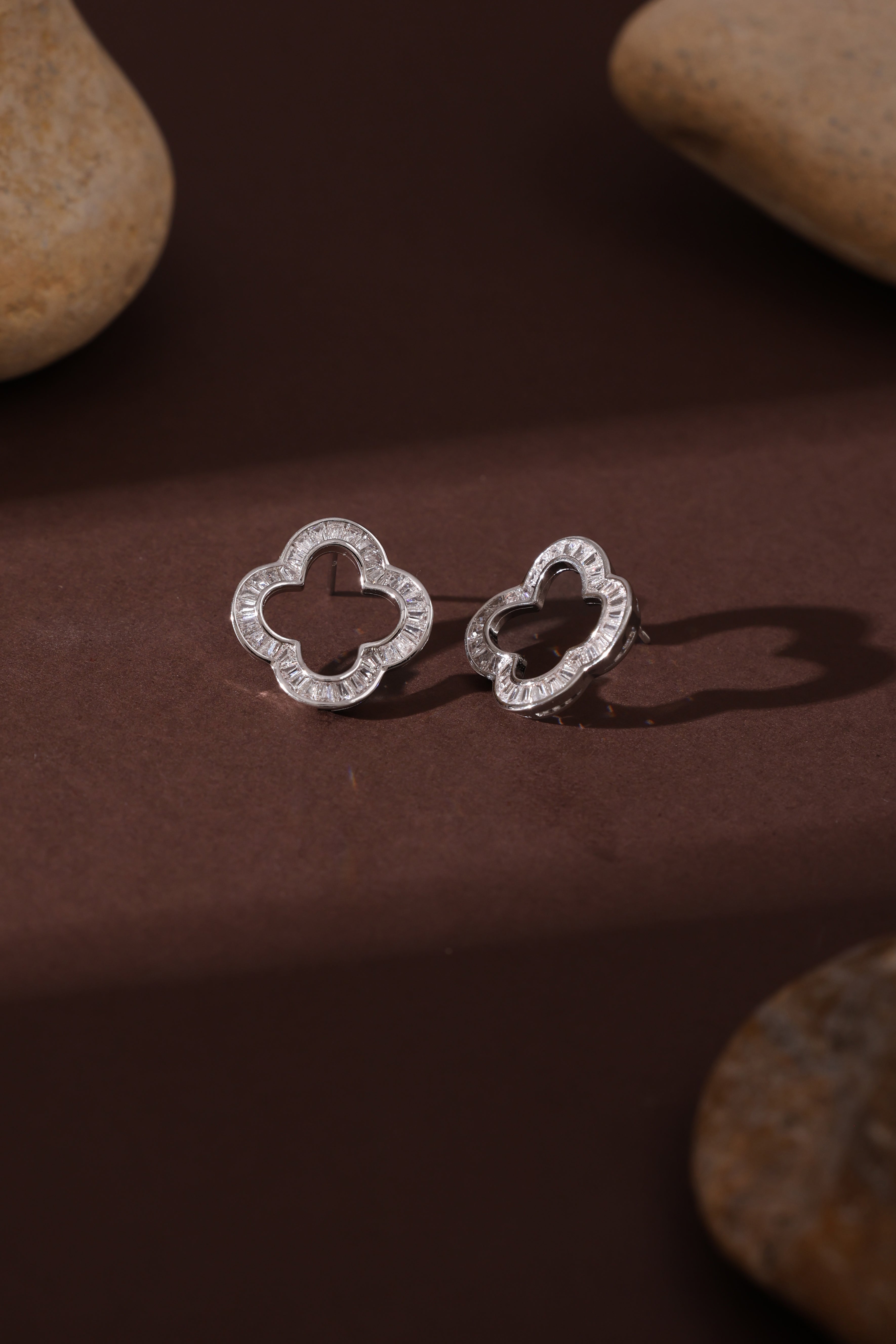 Elaria Studs