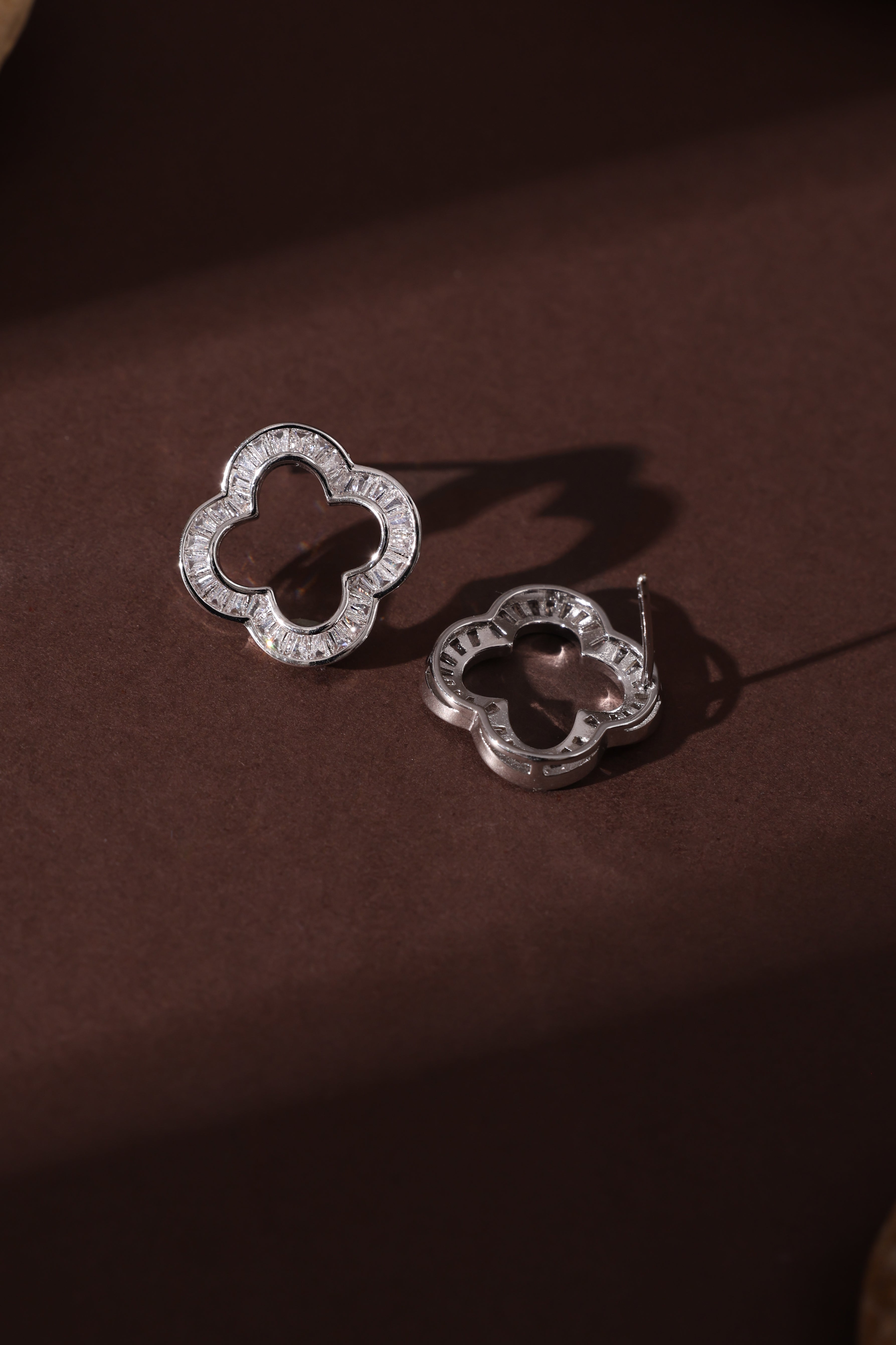 Elaria Studs