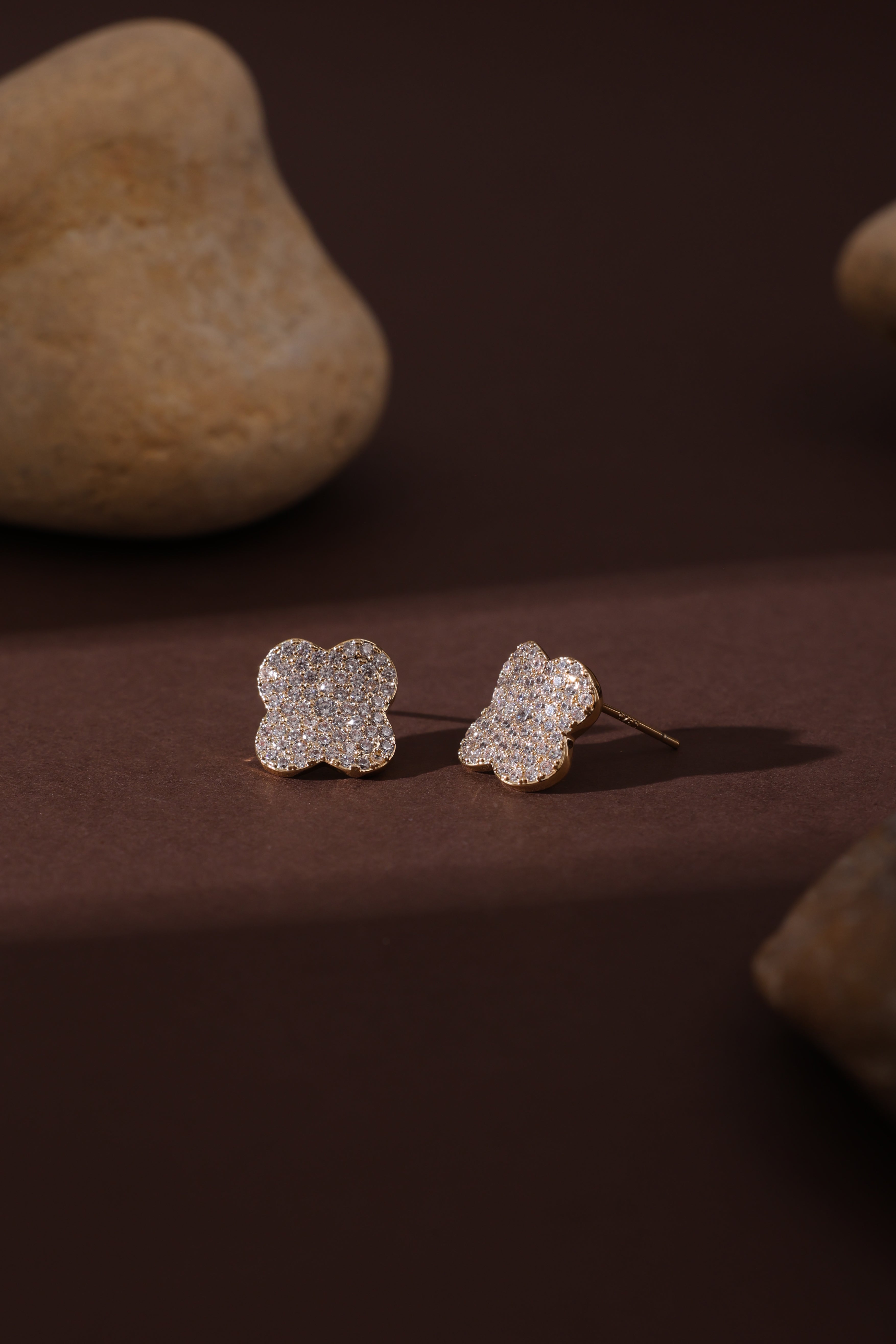Isolde Studs