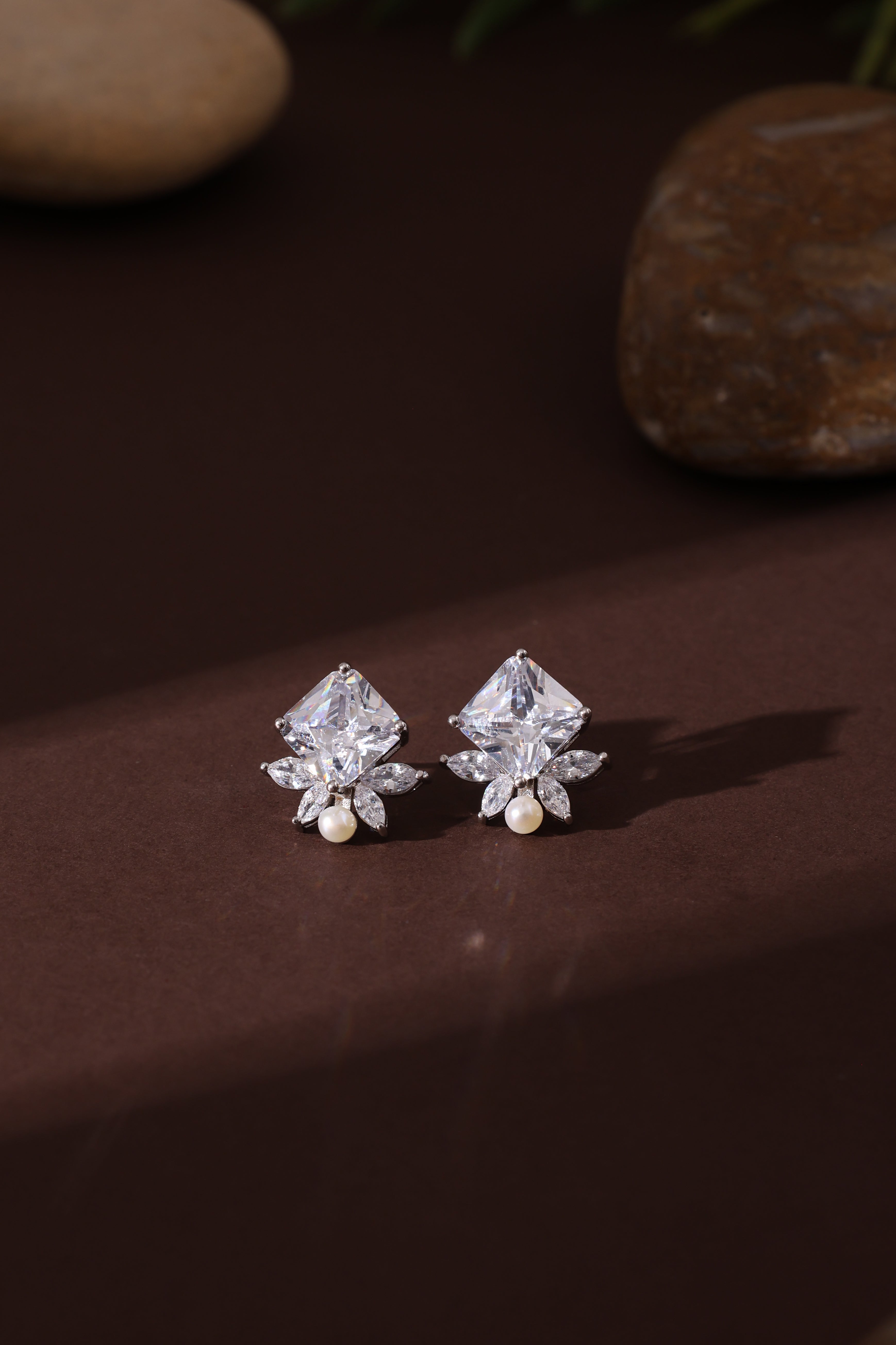 Avalisse Studs