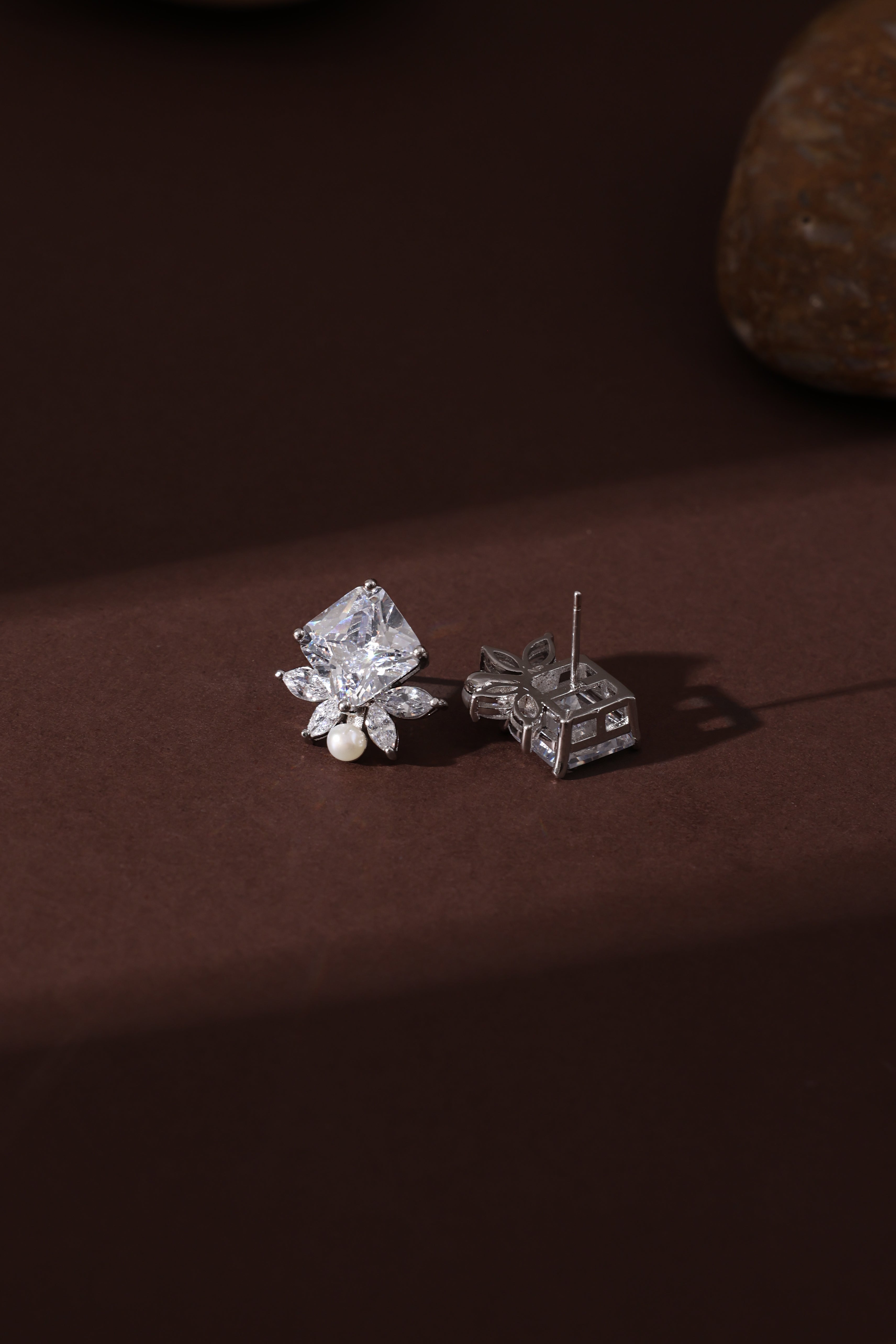 Avalisse Studs