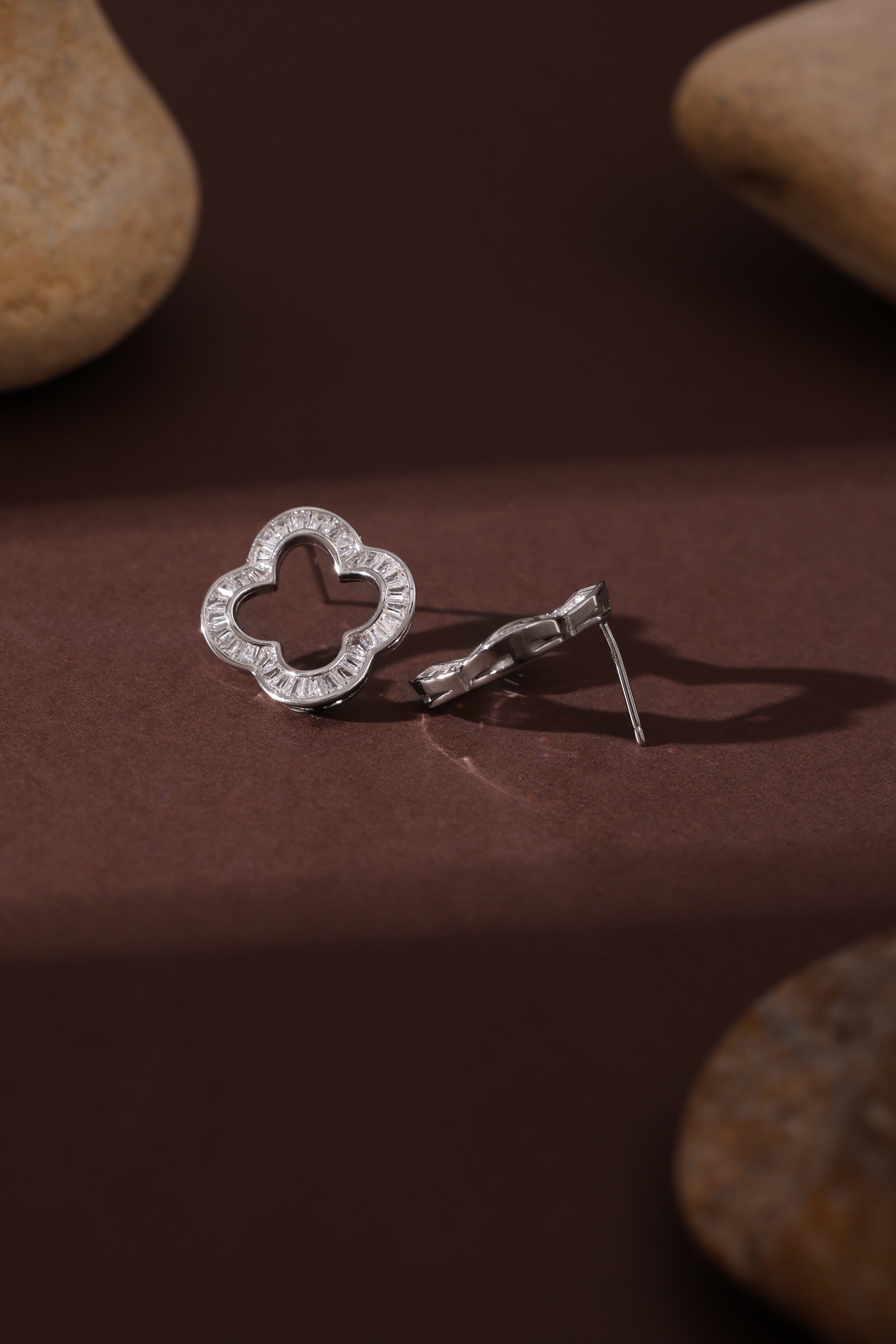 Elaria Studs