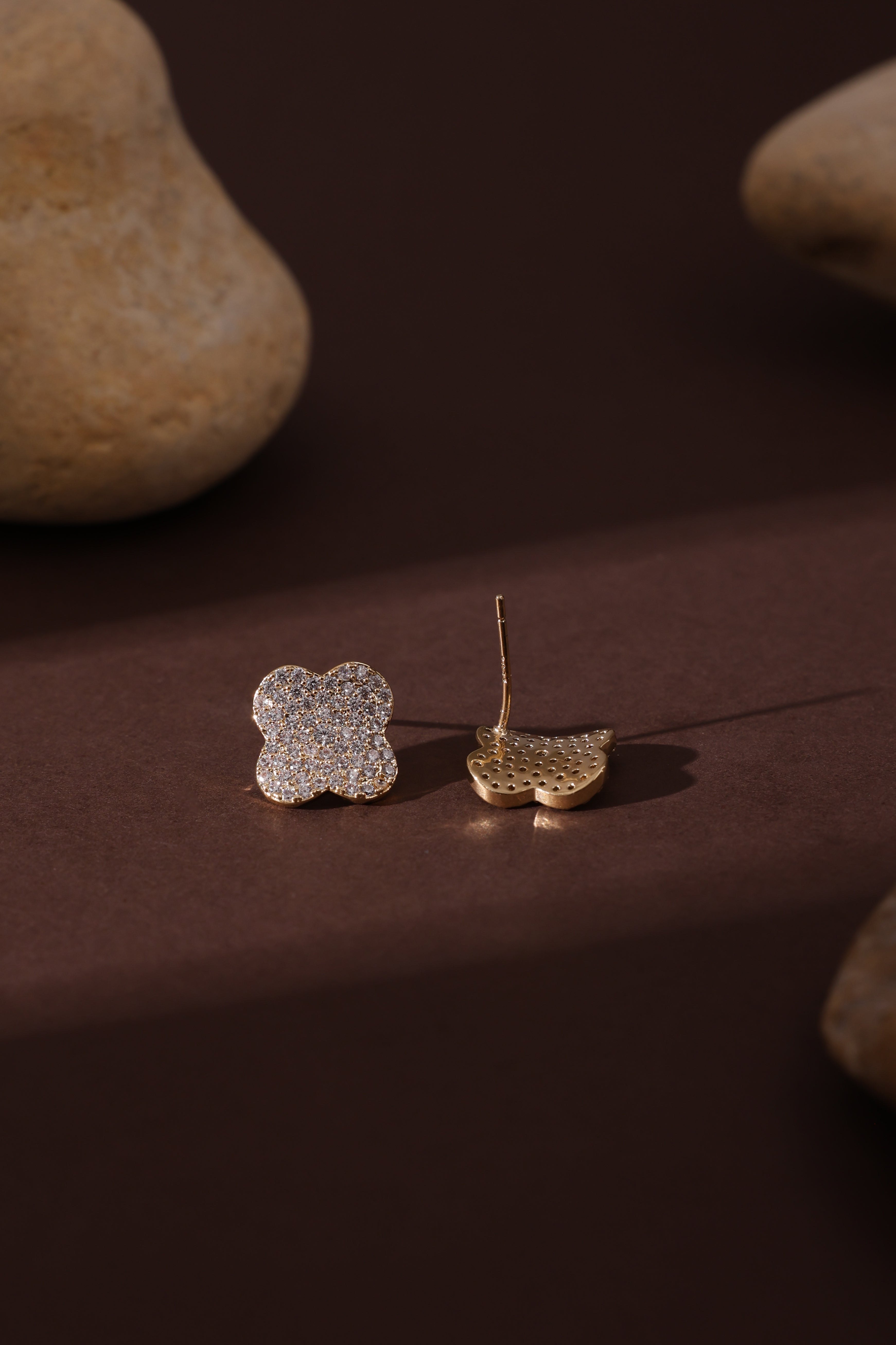 Isolde Studs