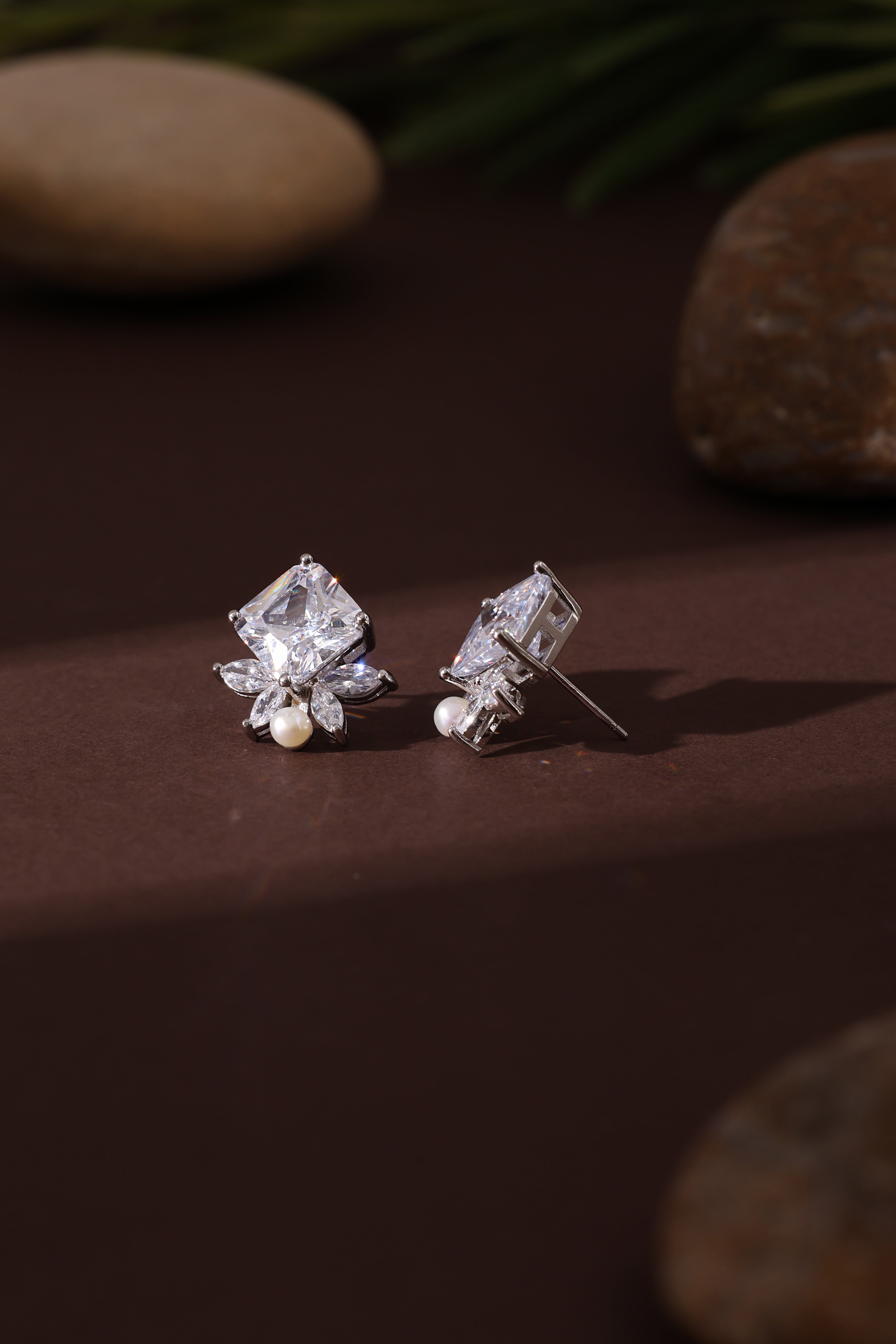 Avalisse Studs