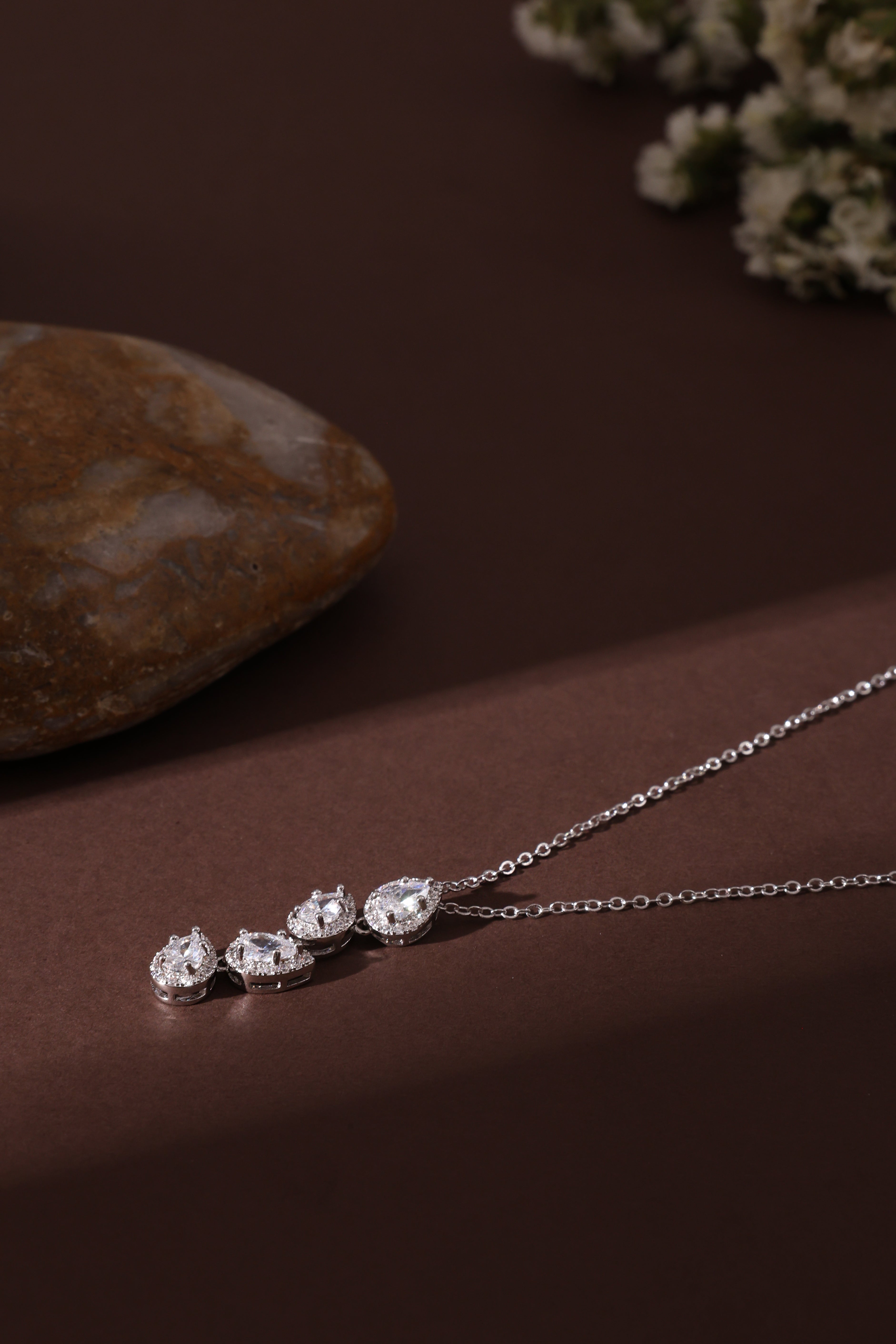 Monvane Neckchain